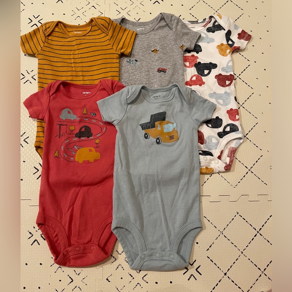 Carters 5 piece bundle of bodysuits 9M